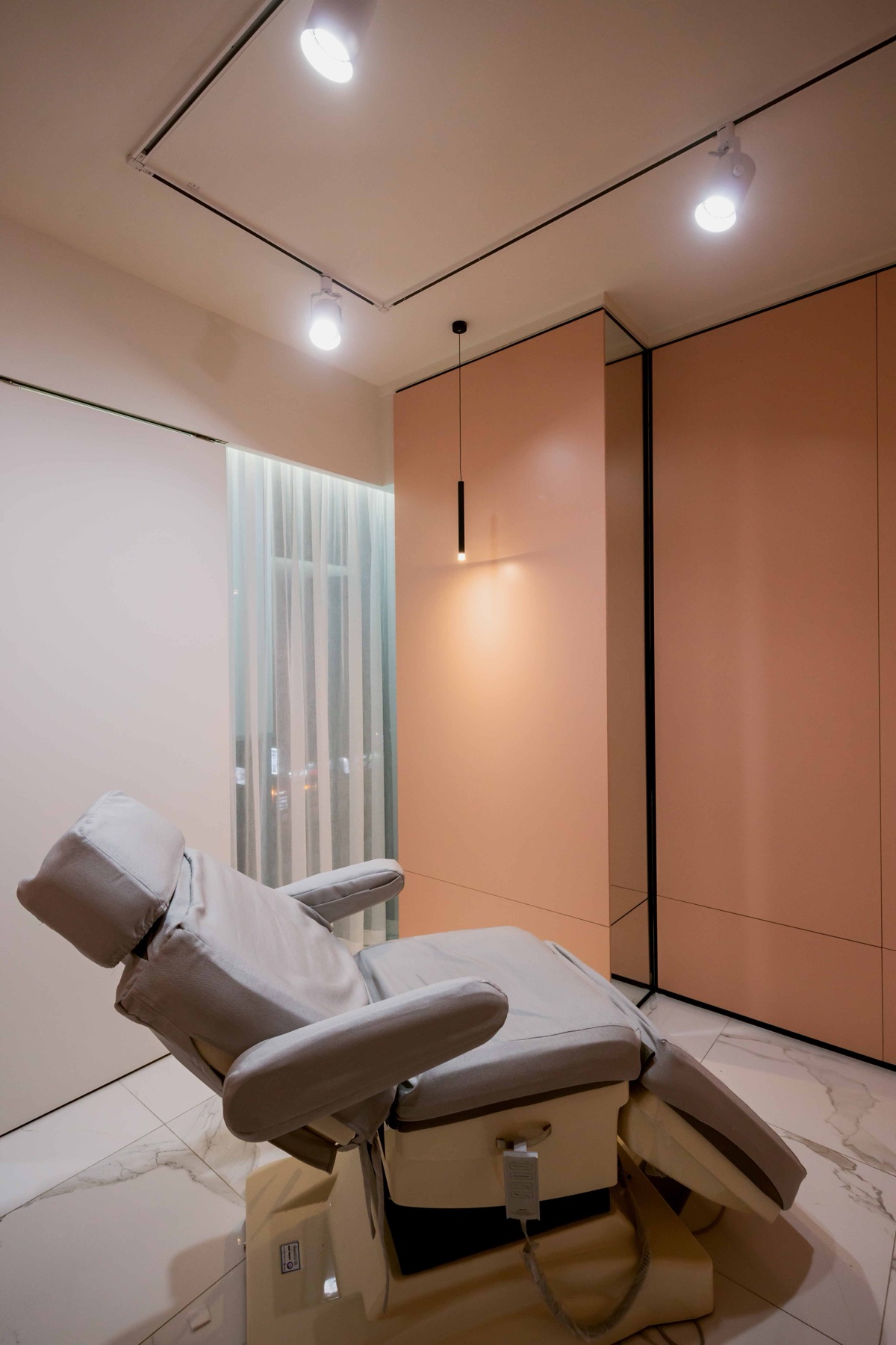 Treatment room at KLEAM Hongdae